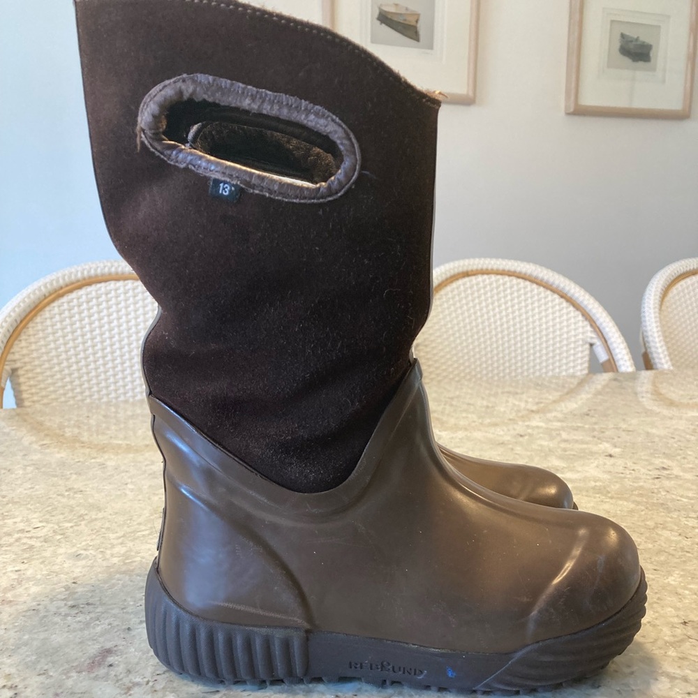 Boys Bogs size 13. Lined, heavy snow boots.